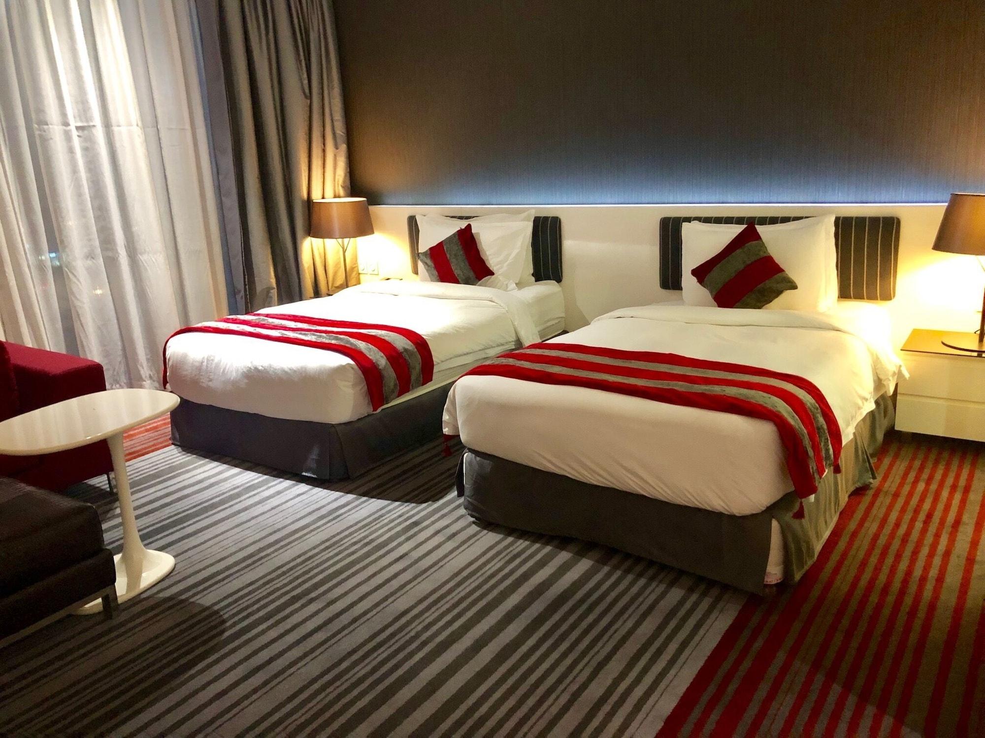 Ramee Grand Hotel And Spa Manama Exterior foto A room at the hotel