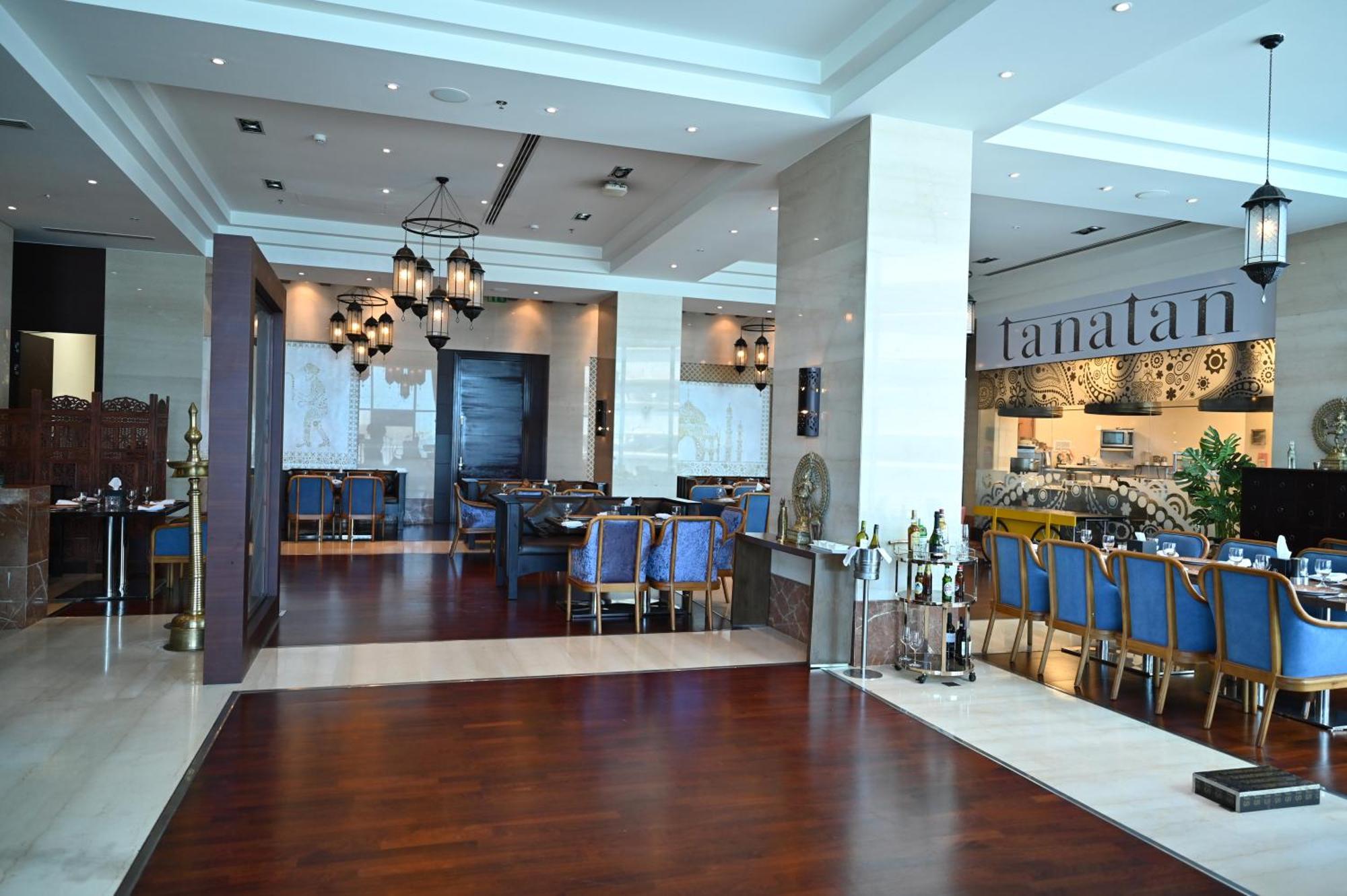 Ramee Grand Hotel And Spa Manama Exterior foto Restaurant