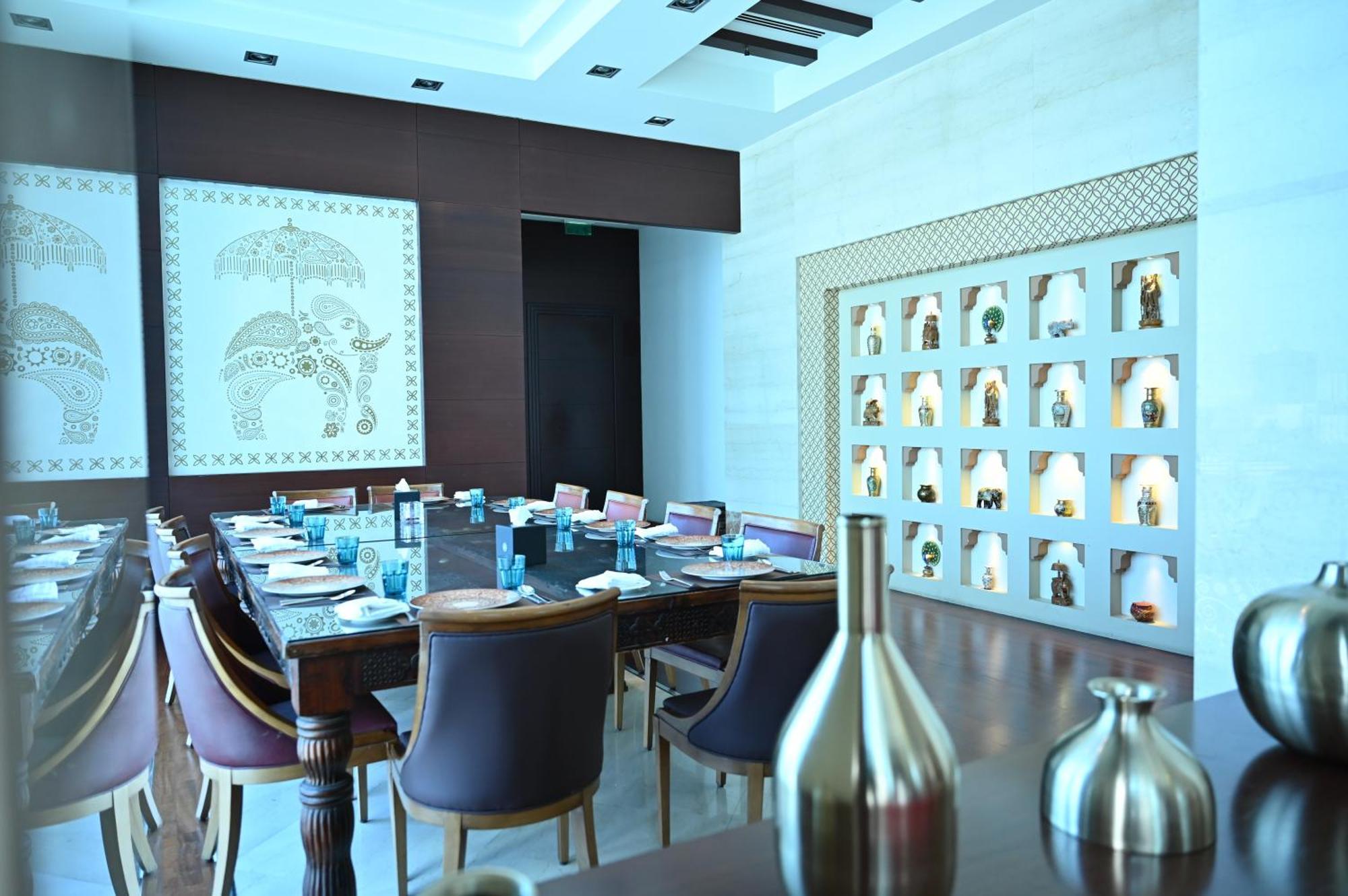 Ramee Grand Hotel And Spa Manama Exterior foto The interior of the restaurant
