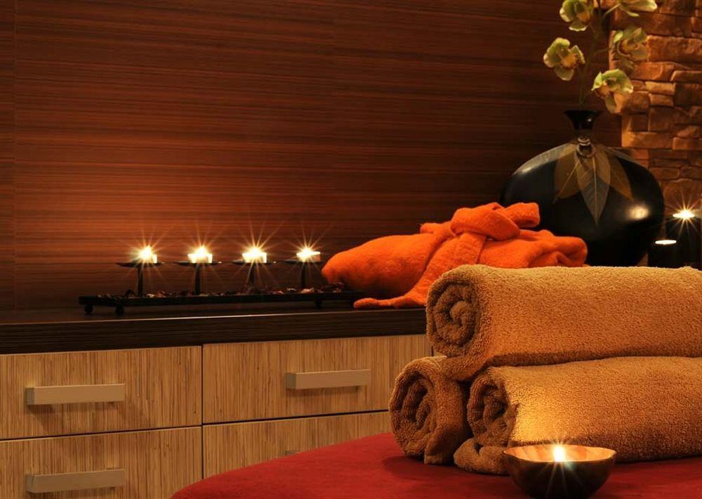 Ramee Grand Hotel And Spa Manama Exterior foto A spa