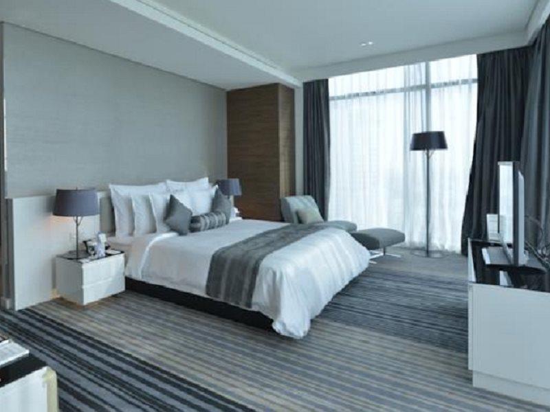 Ramee Grand Hotel And Spa Manama Exterior foto A bedroom at the hotel