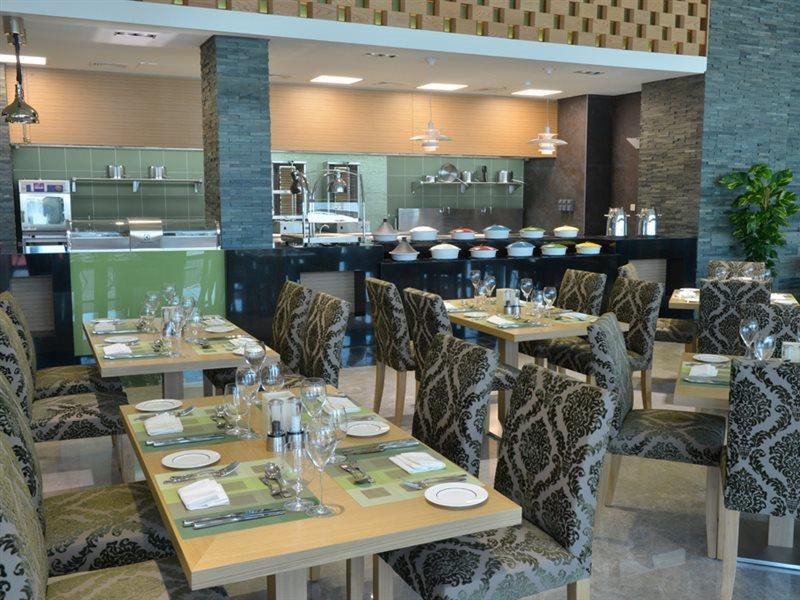 Ramee Grand Hotel And Spa Manama Exterior foto The restaurant
