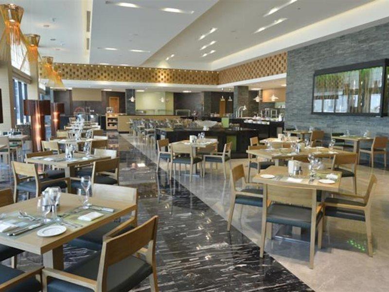 Ramee Grand Hotel And Spa Manama Exterior foto The restaurant